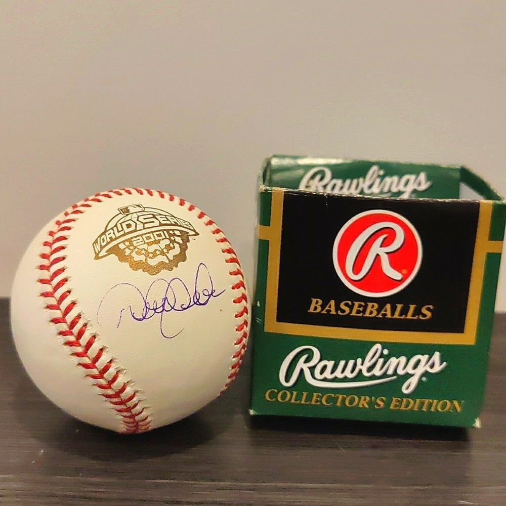 NY Yankee Derek Jeter hand signed 2001 world series baseball
